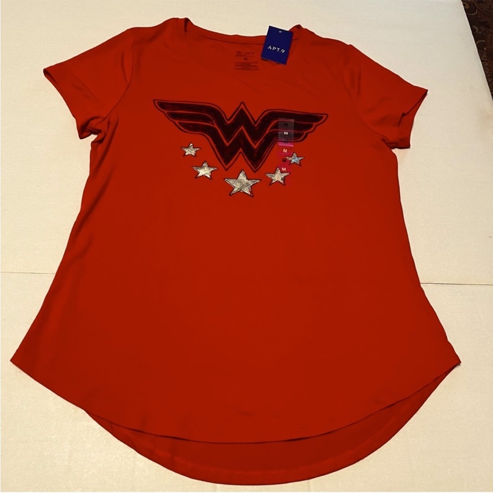 APT. 9‎ Wonder Woman Women SZ Medium Red Short Sleeve Fitted Shirt Superhero NEW